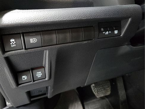 Certified 2025 Toyota Sienna XSE image 11