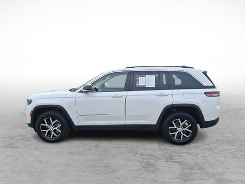 Used 2023 Jeep Grand Cherokee Limited AWD/4WD image 2