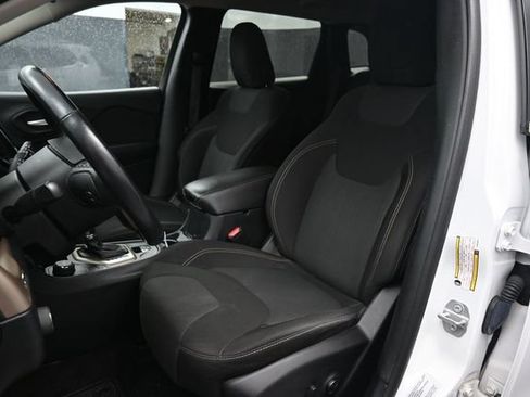 Used 2016 Jeep Cherokee Latitude w/ Safety/Convenience Group AWD/4WD image 19