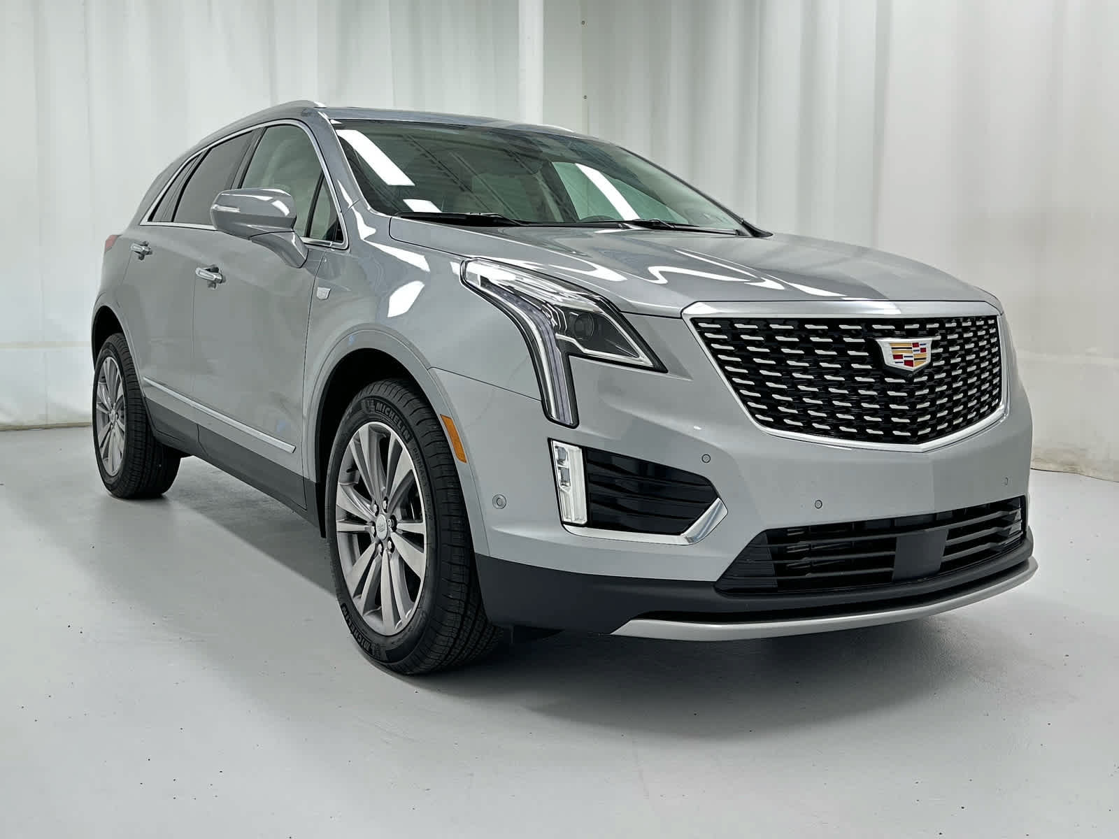 Used 2026 Cadillac XT5 Premium Luxury w/ Driver Assist Package AWD/4WD image 2