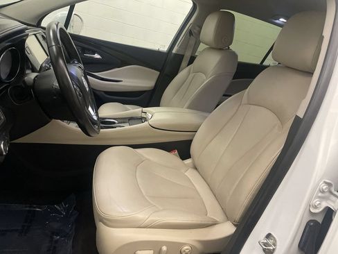 Used 2019 Buick Envision Essence FWD image 13