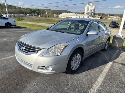 Used 2010 Nissan Altima 2.5 S FWD image 7