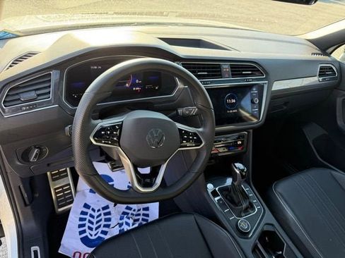 Certified 2022 Volkswagen Tiguan SE R-Line image 17