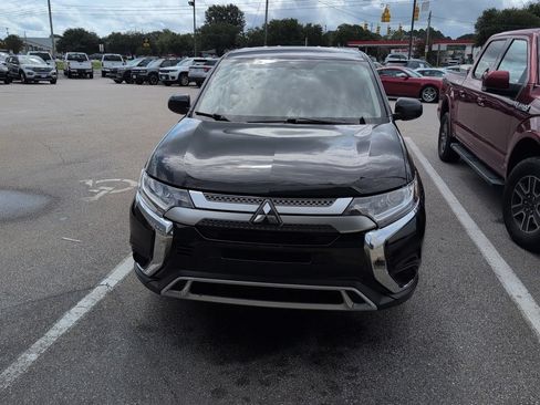 Used 2020 Mitsubishi Outlander ES FWD image 2