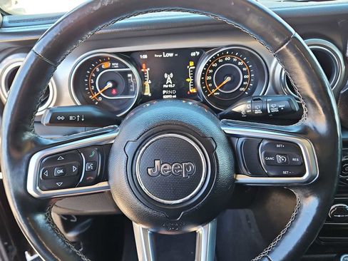 Used 2020 Jeep Wrangler Unlimited Sahara image 19