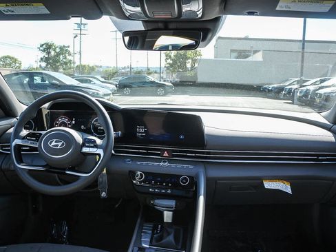 Certified 2024 Hyundai Elantra Blue image 17