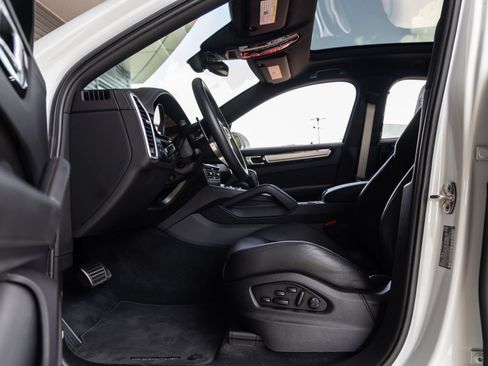 Certified 2023 Porsche Cayenne S AWD/4WD image 24