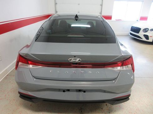 Used 2023 Hyundai Elantra SEL w/ Preferred Accessory Package image 13