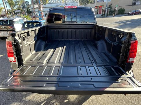Used 2004 Nissan Titan SE w/ (Bed) Utility Bed Pkg image 9