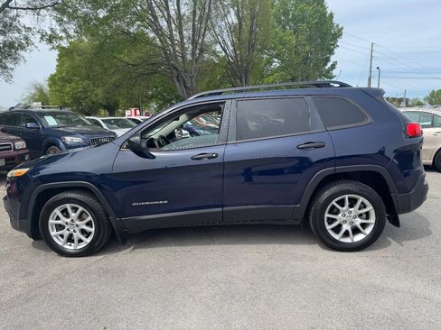 Used 2016 Jeep Cherokee Sport FWD image 10