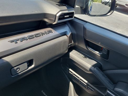 Used 2025 Toyota Tacoma SR5 AWD/4WD image 30