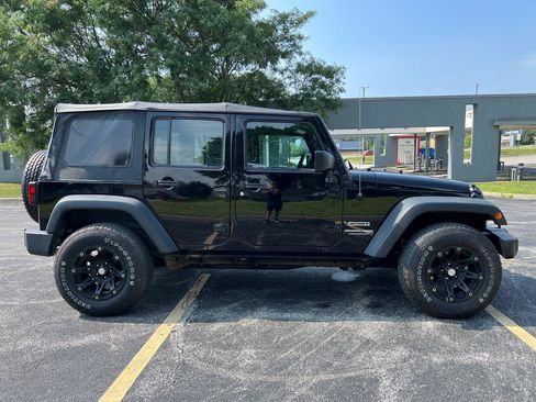 Used 2018 Jeep Wrangler Unlimited Sport w/ Connectivity Group AWD/4WD image 7