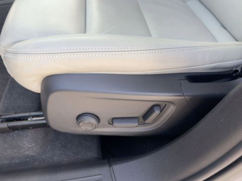 Certified 2023 Volvo XC40 B5 Plus w/ Protection Package Premier image 13