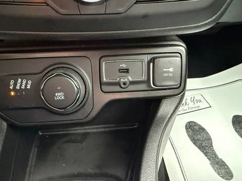 Used 2023 Jeep Renegade Latitude AWD/4WD image 25