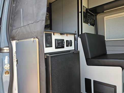 Used 2022 Mercedes-Benz Sprinter 2500 image 55