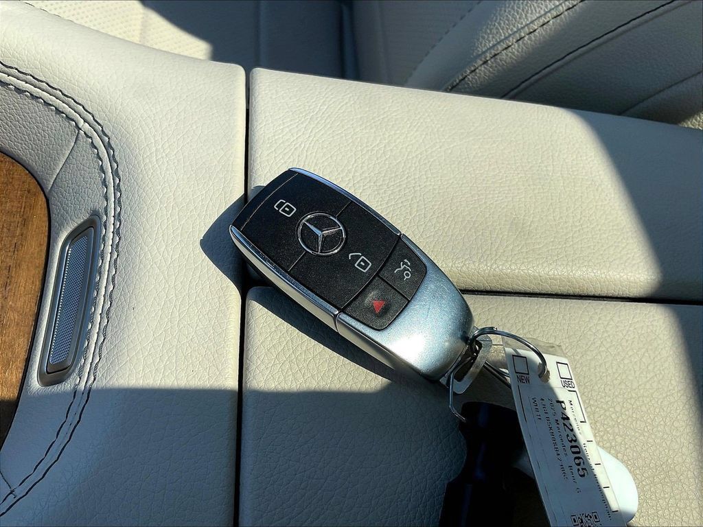 Certified 2025 Mercedes-Benz GLE 450 4MATIC w/ AMG Line Exterior image 37
