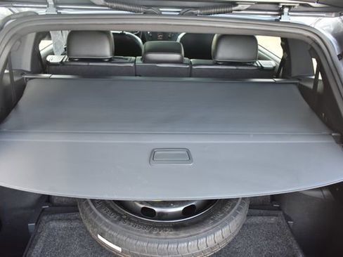 Used 2022 Volkswagen Tiguan SE R-Line image 39