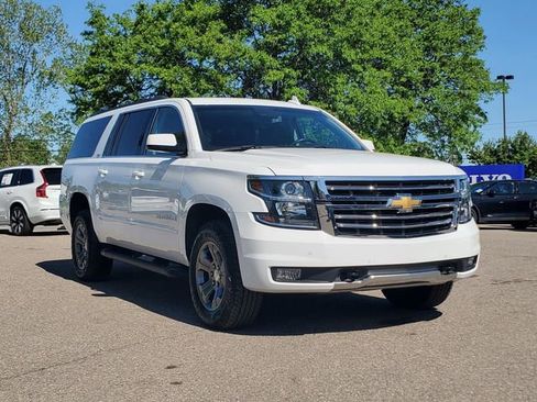 Used 2020 Chevrolet Suburban LT w/ Luxury Package AWD/4WD image 3