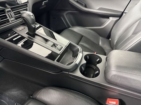 Certified 2024 Porsche Macan AWD/4WD image 31