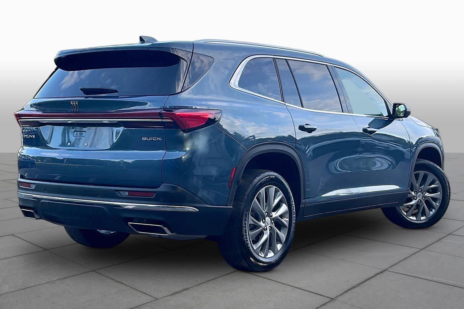 Used 2025 Buick Enclave Preferred w/ Power Package FWD image 12
