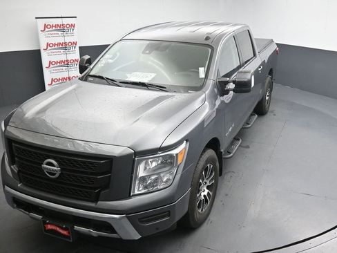Used 2021 Nissan Titan SV w/ SV Convenience Package AWD/4WD image 12