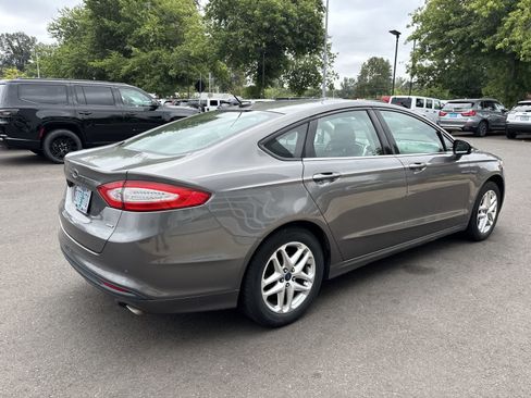 Used 2013 Ford Fusion SE FWD image 4