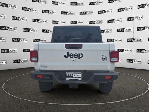 Used 2022 Jeep Gladiator Sport AWD/4WD image 5