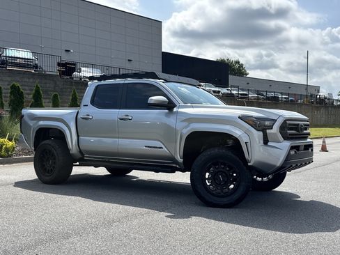 Used 2025 Toyota Tacoma SR5 AWD/4WD image 2