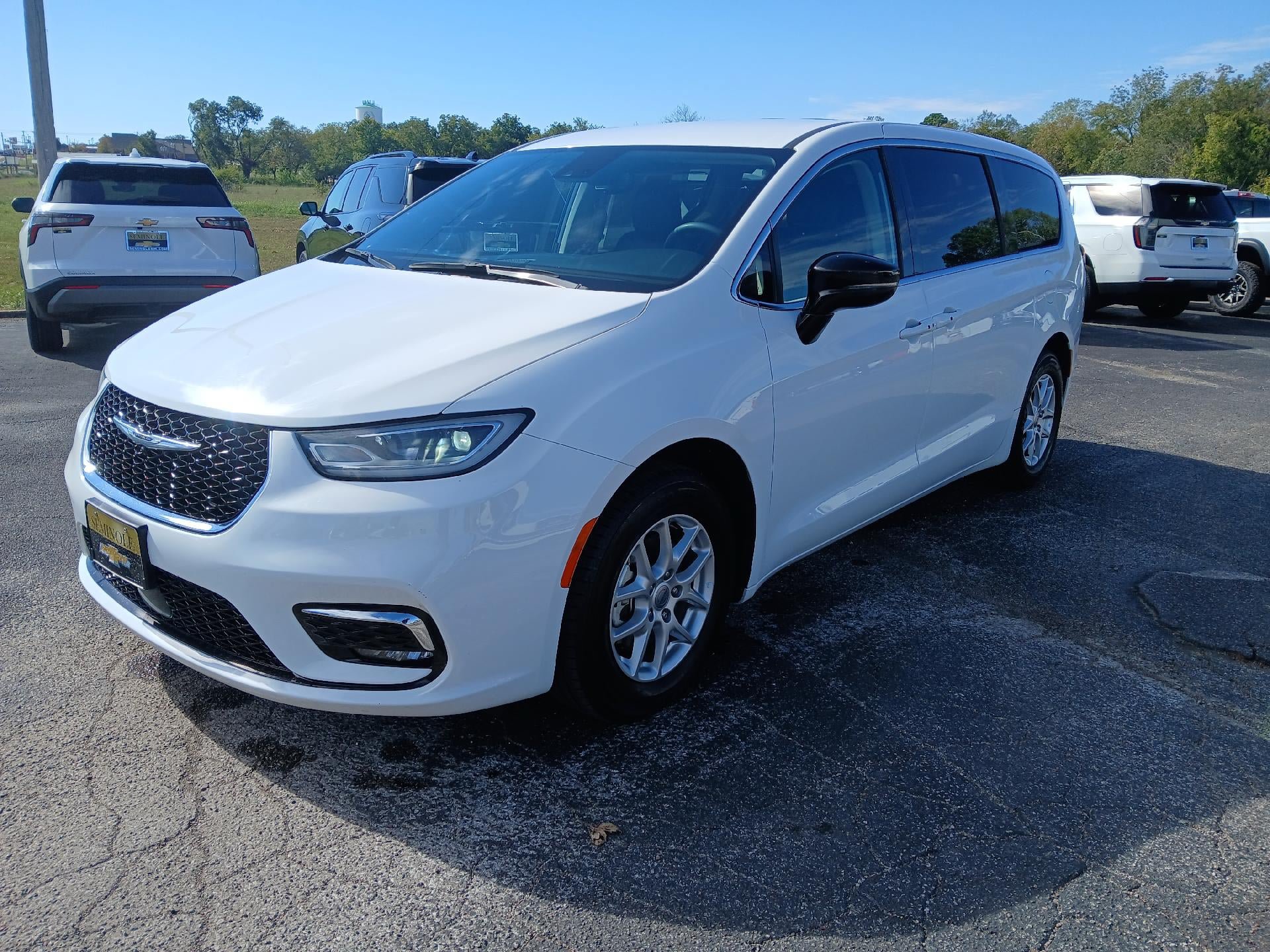 Used 2024 Chrysler Pacifica Touring-L FWD image 1