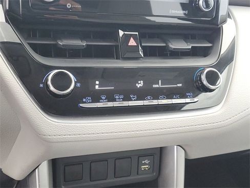 Used 2022 Toyota Corolla Cross L image 29