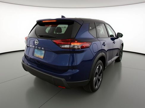 Used 2025 Nissan Rogue SV image 9
