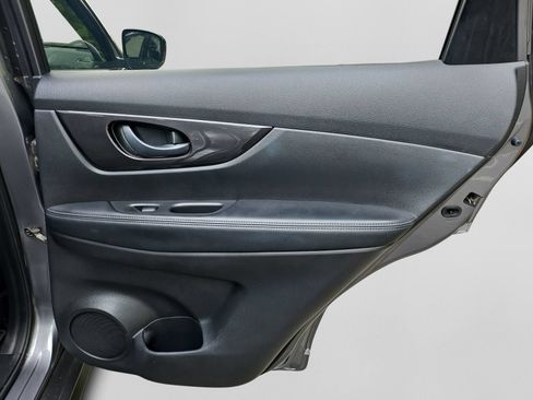 Used 2020 Nissan Rogue S FWD image 36