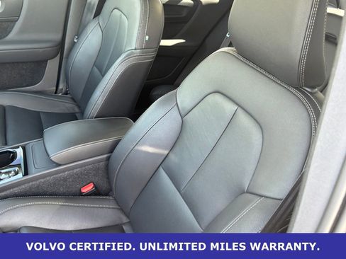 Certified 2025 Volvo XC40 B5 Plus AWD/4WD image 28