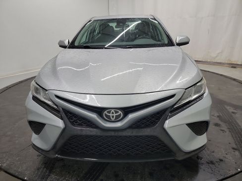 Used 2019 Toyota Camry SE w/ Carpet Mat Package image 2