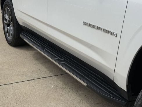 Used 2021 Chevrolet Suburban LT w/ LT Signature Package RWD image 10