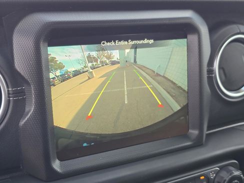 Used 2022 Jeep Wrangler Unlimited Sahara 4xe image 19