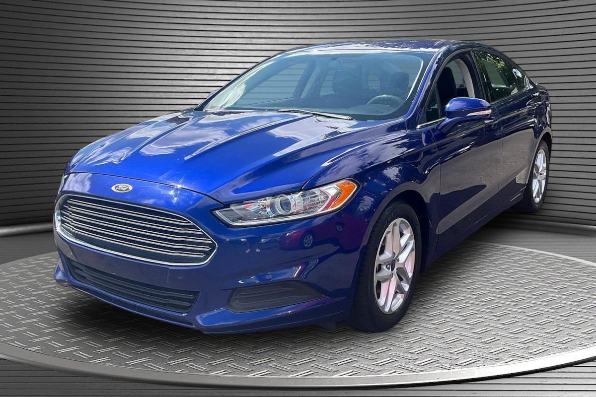 Used 2015 Ford Fusion SE FWD image 3