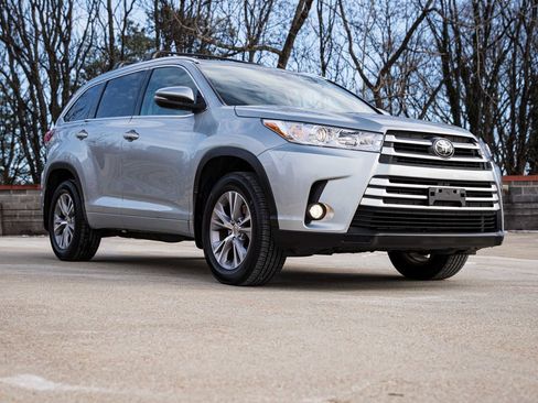 Used 2017 Toyota Highlander XLE image 7