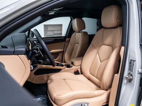 New 2026 Porsche Macan image 5