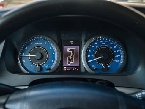 Used 2018 Toyota Sienna LE w/ Carpet Mat Package image 23