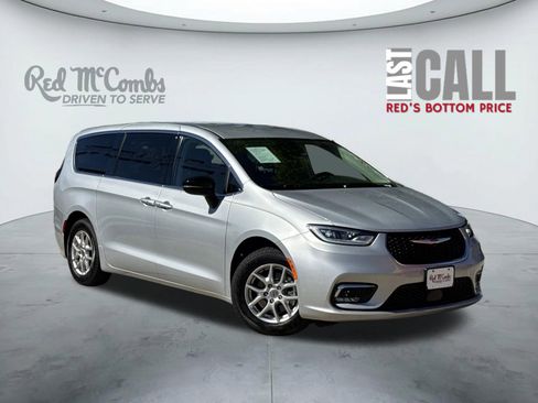 Used 2024 Chrysler Pacifica Touring-L FWD image 1