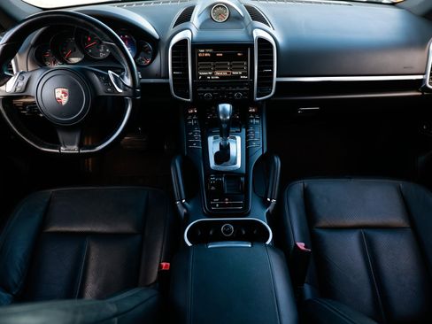 Used 2014 Porsche Cayenne Platinum Edition image 26