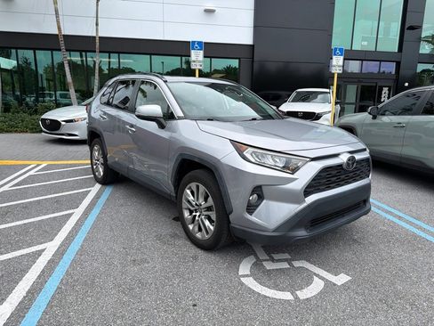 Used 2019 Toyota RAV4 XLE Premium FWD image 2