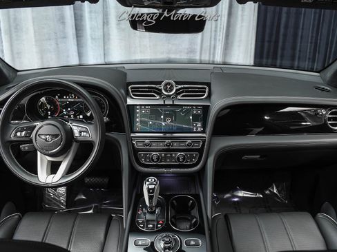 Used 2023 Bentley Bentayga Plug-In Hybrid image 24