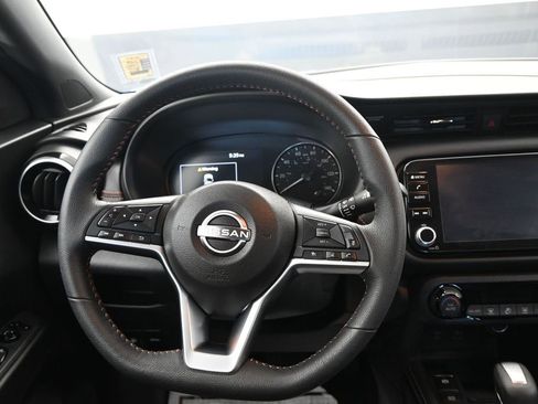 Used 2023 Nissan Kicks SR image 27