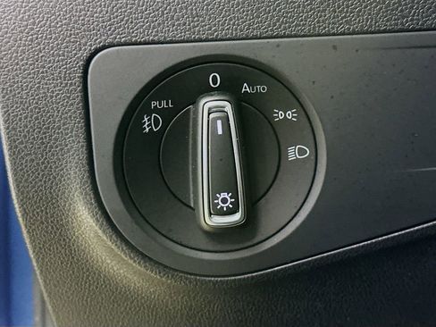 Used 2020 Volkswagen Tiguan SEL FWD image 12