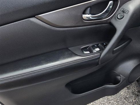 Used 2016 Nissan Rogue SV FWD image 11