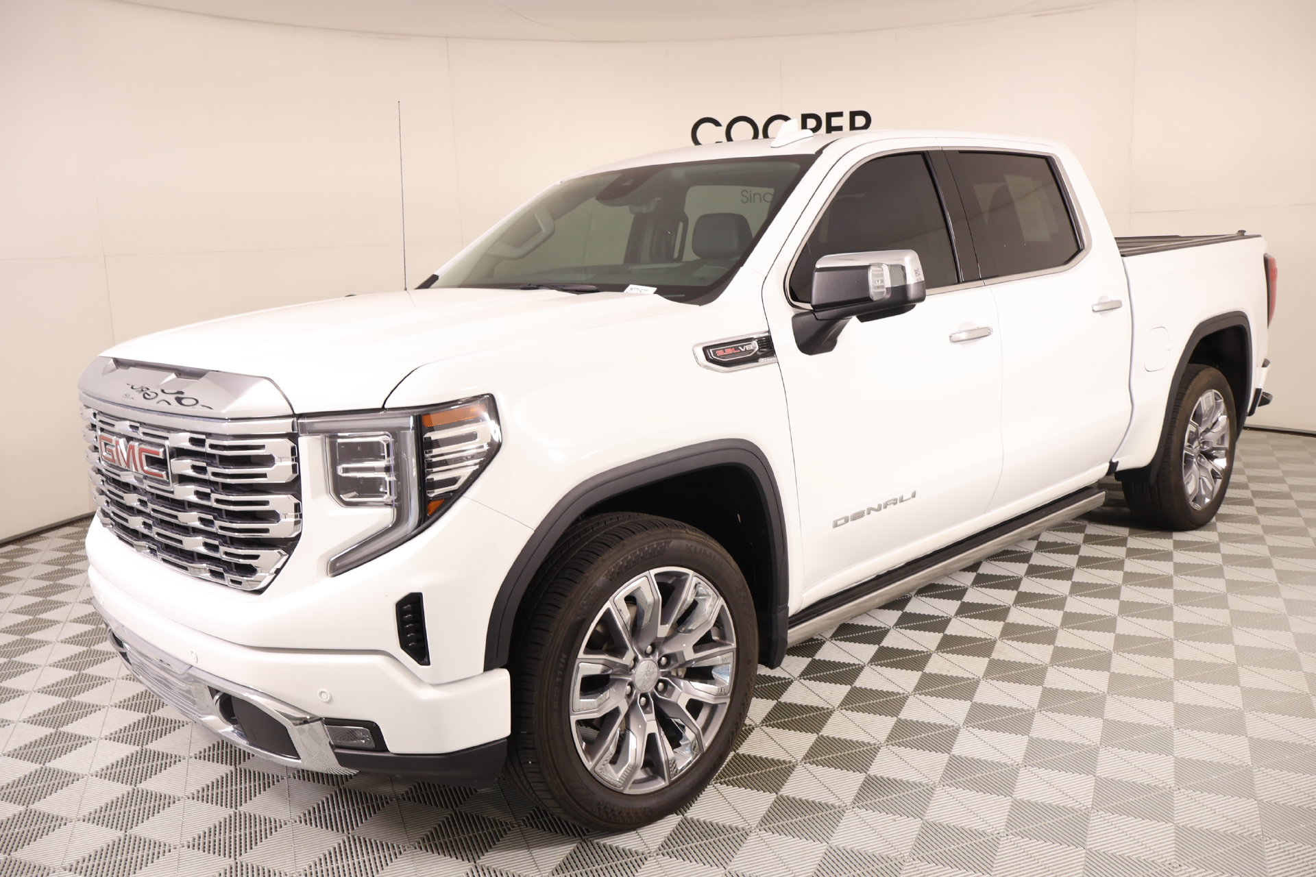 Used 2024 GMC Sierra 1500 Denali w/ Denali Reserve Package AWD/4WD image 11