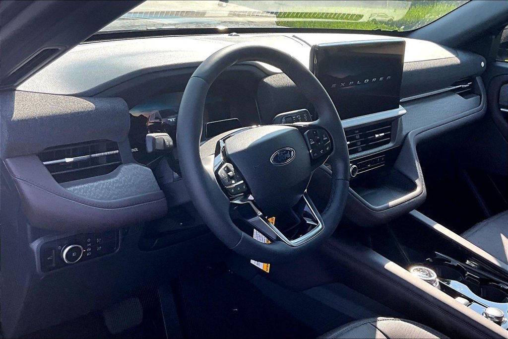 New 2026 Ford Explorer Platinum RWD image 6