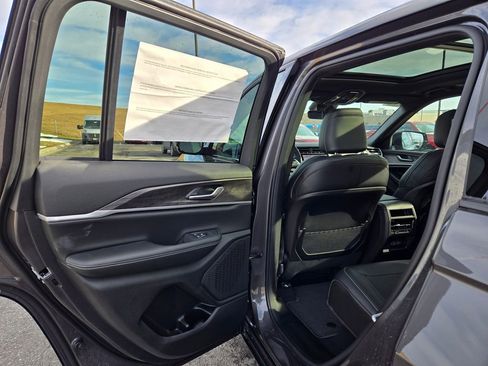 New 2025 Jeep Grand Cherokee Limited image 27